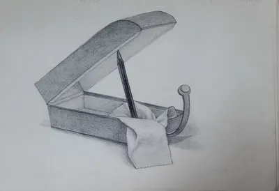 이 은지, 가죽상자에 세운 연필과 안경닦이천, 2012